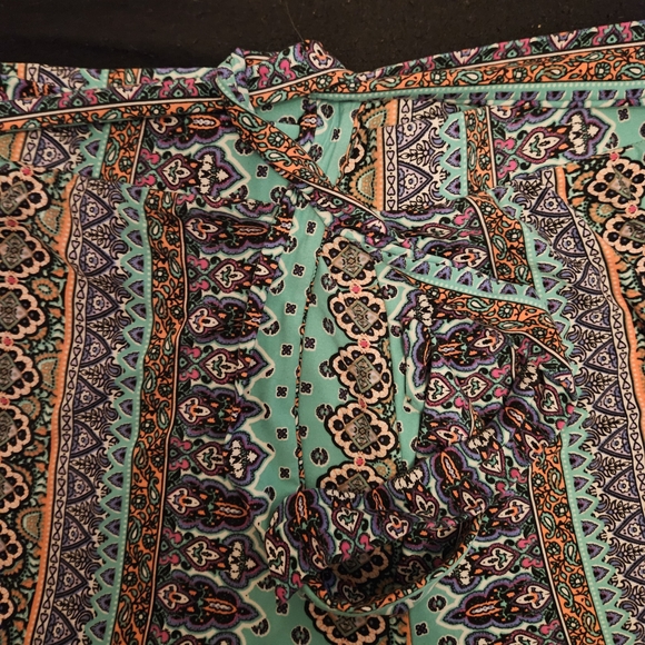 Bobbie Brooks Teal and Black Patterned Wide-Leg Pants - Picture 3 of 7